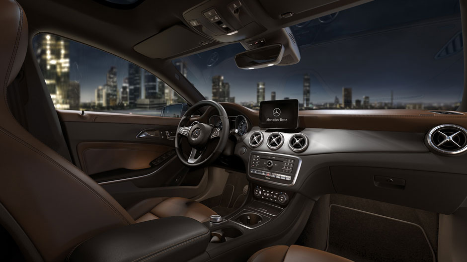 2017 Mercedes-Benz CLA250 Front Brown Dashboard Interior